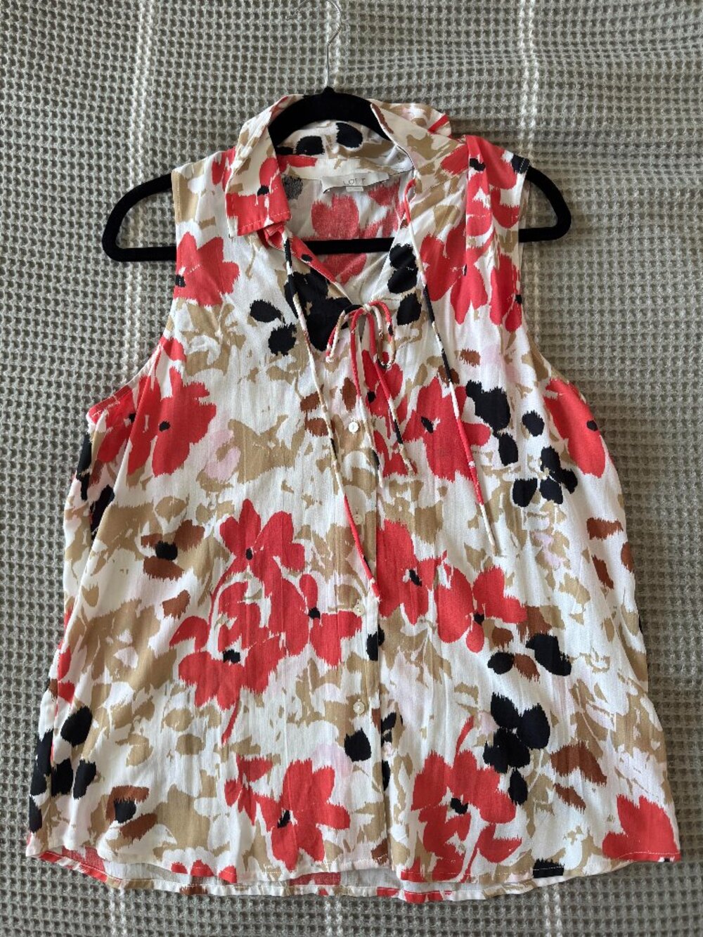 LOFT- Like New - Sleeveless floral blouse with vibrant floral pattern - Size L